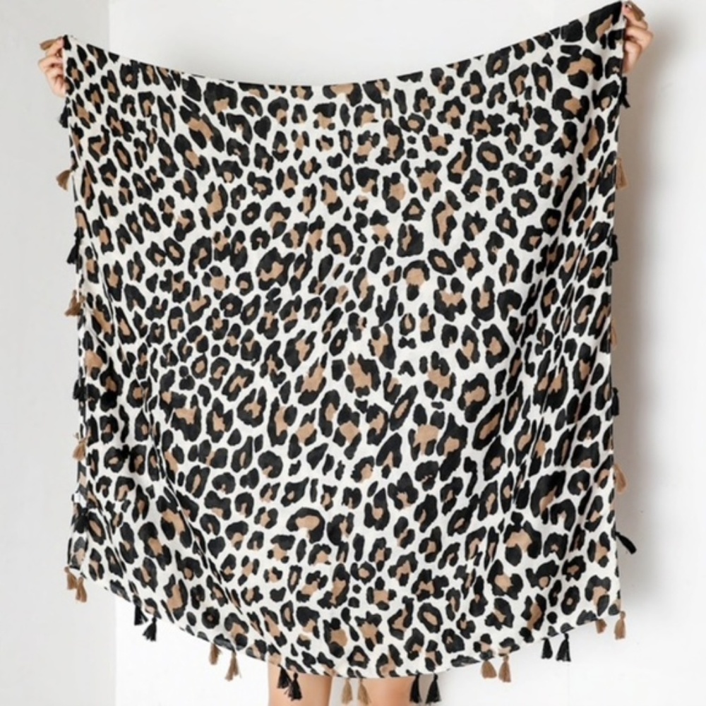 🌟HOST PICK💙LAST ONE💙 Oversized Leopard Scarf! - Picture 2 of 7